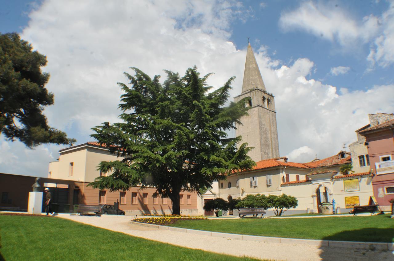 Hostel Alma 2 Porec Exterior photo
