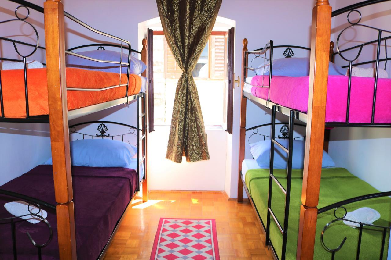 Hostel Alma 2 Porec Exterior photo